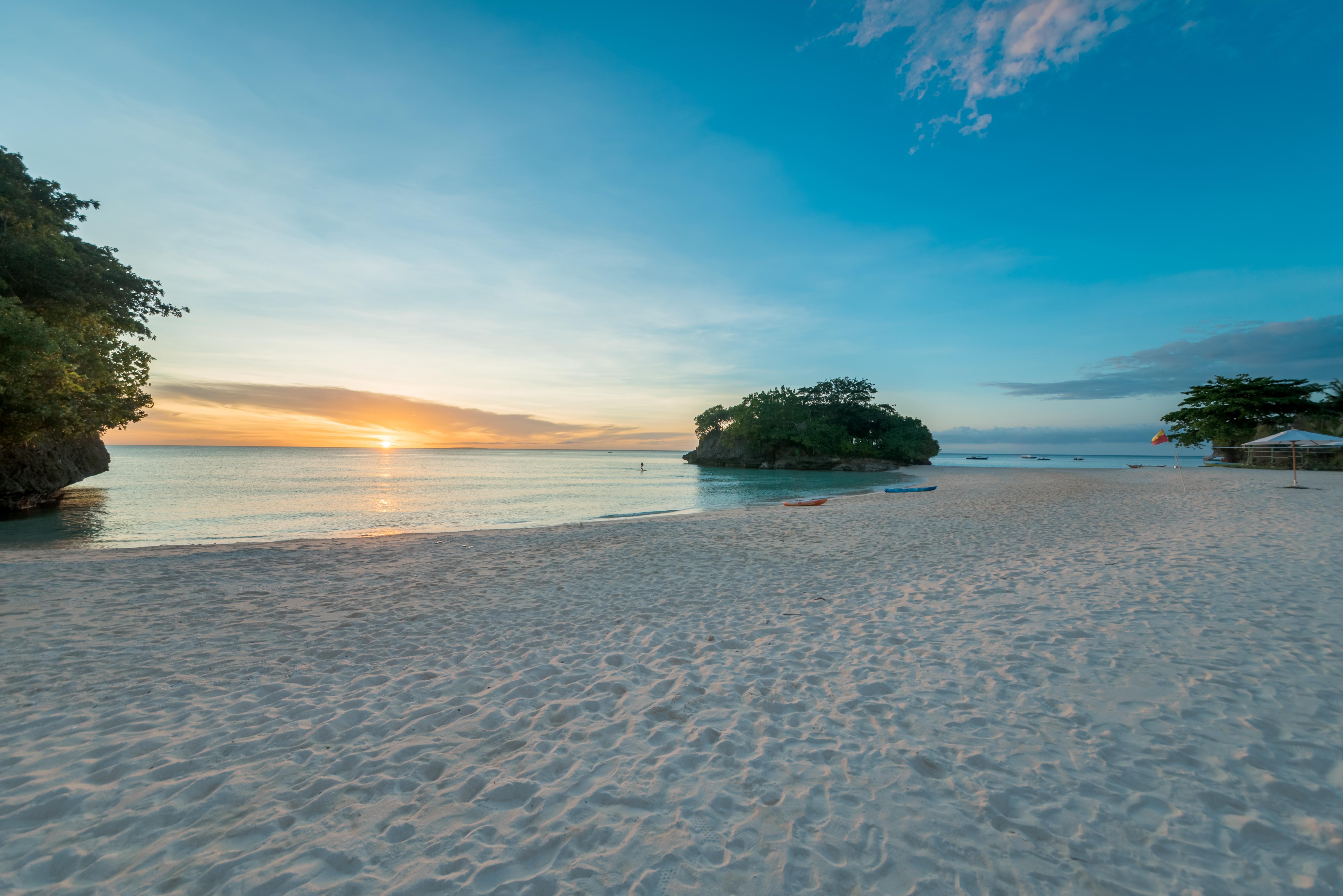 Resort Crimson And Boracay 5*