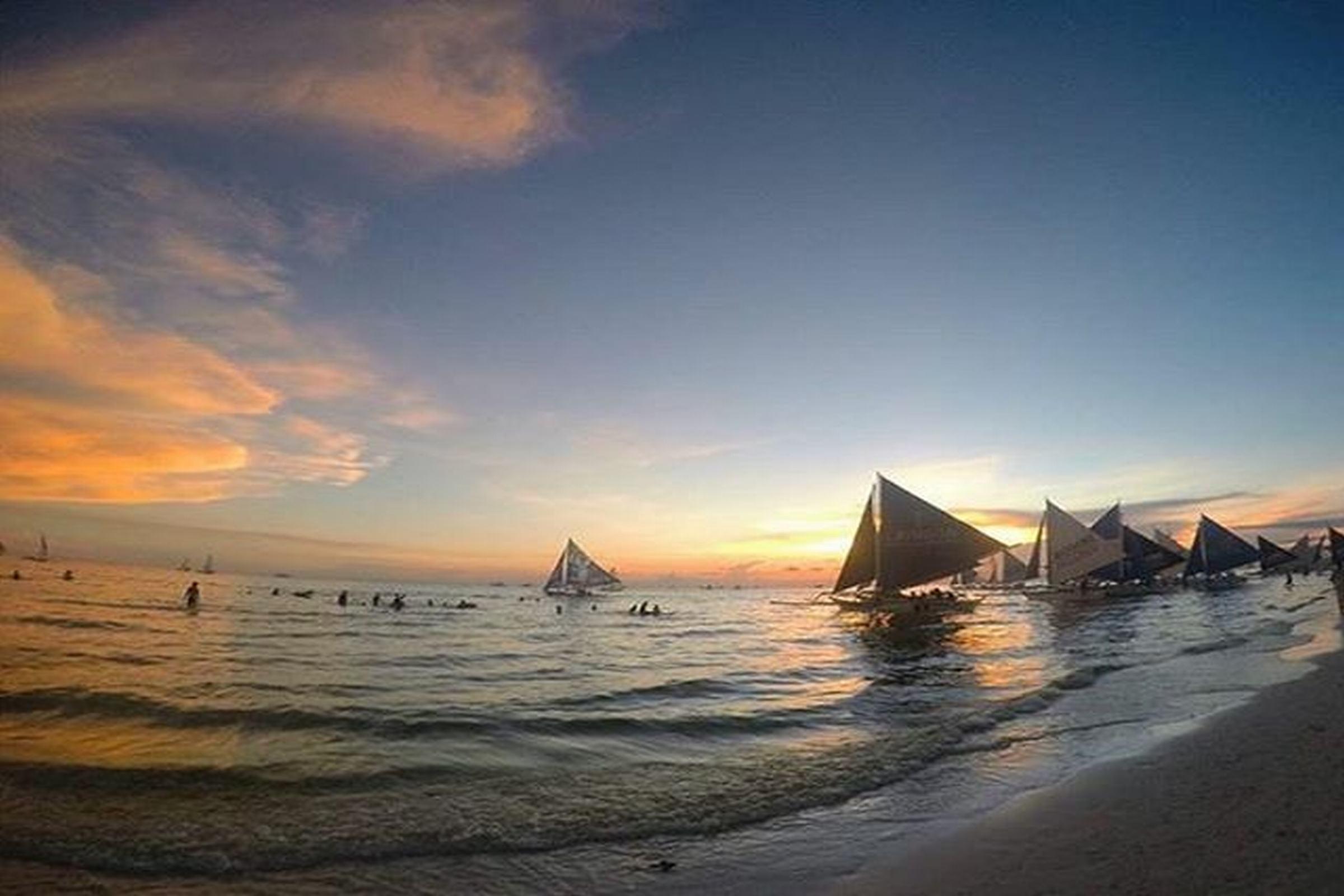 Crimson And Boracay Resort 5*