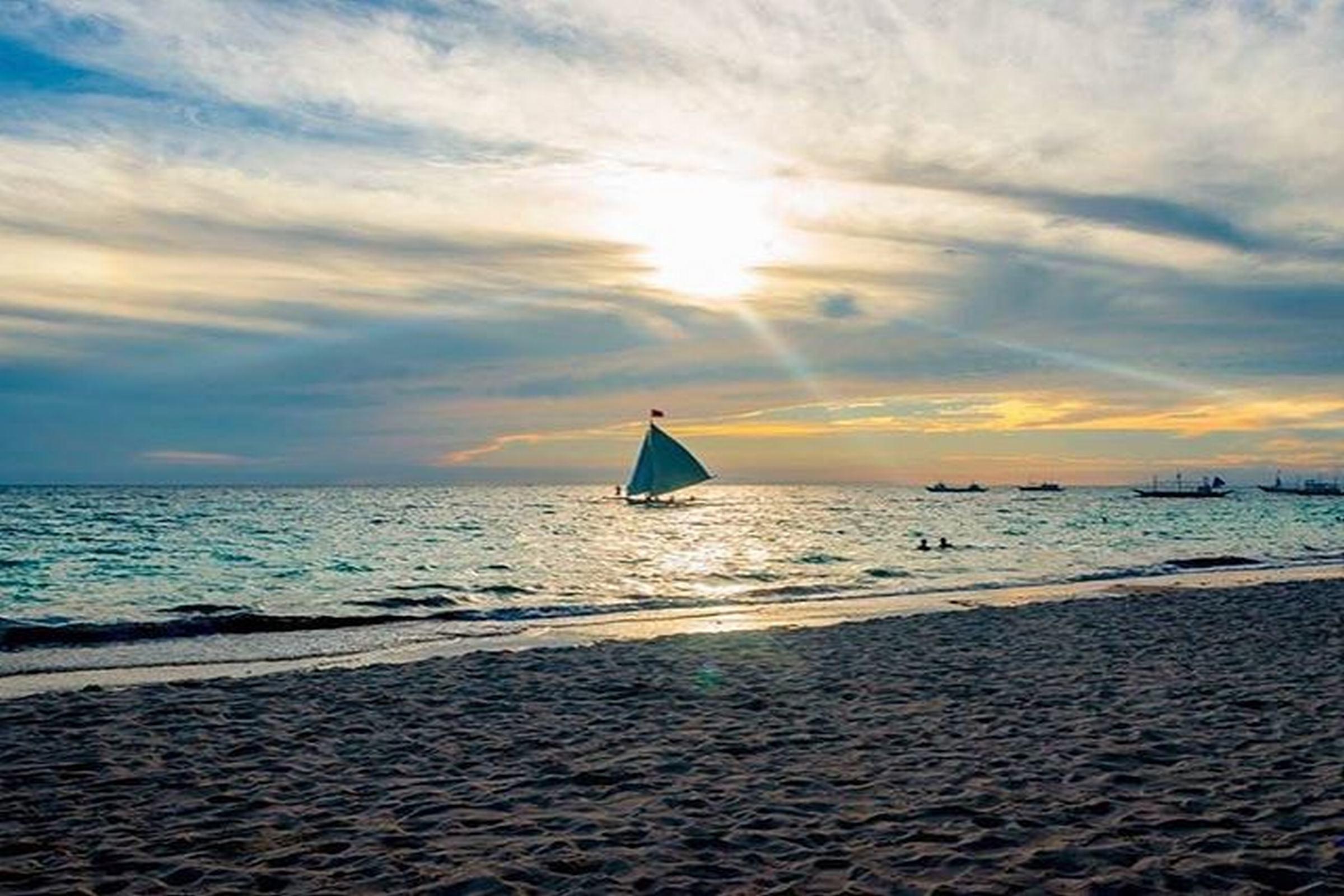 Crimson And Boracay Resort
