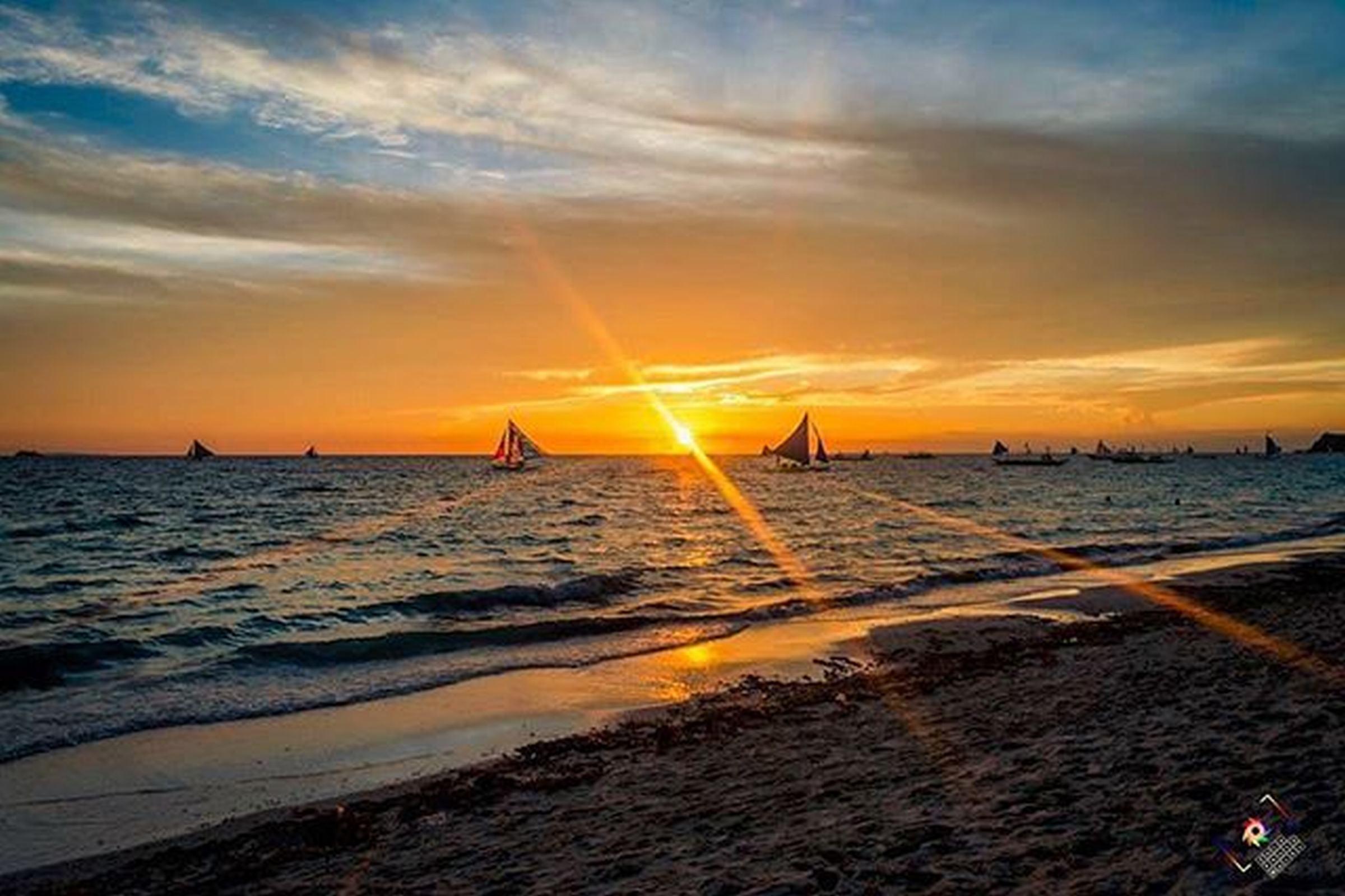Crimson And Boracay Resort 5*
