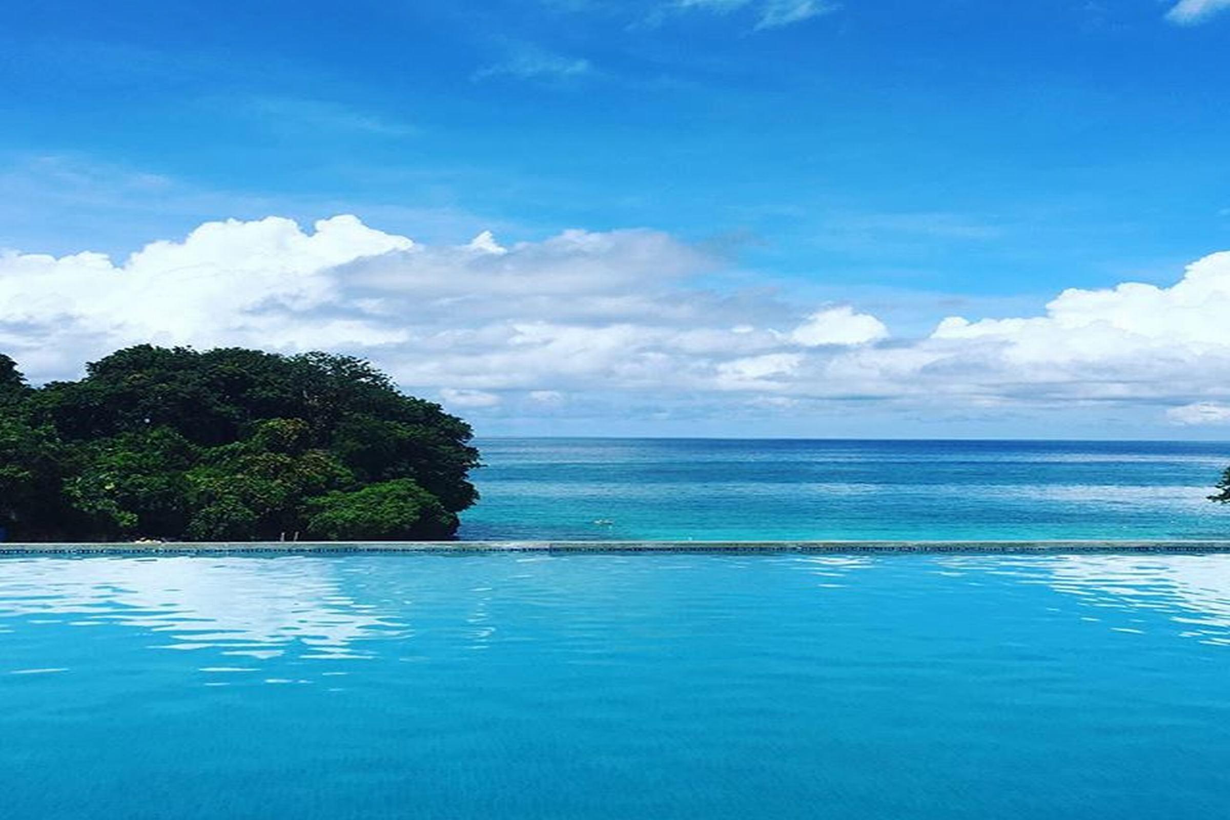 Crimson And Boracay Resort Yapak