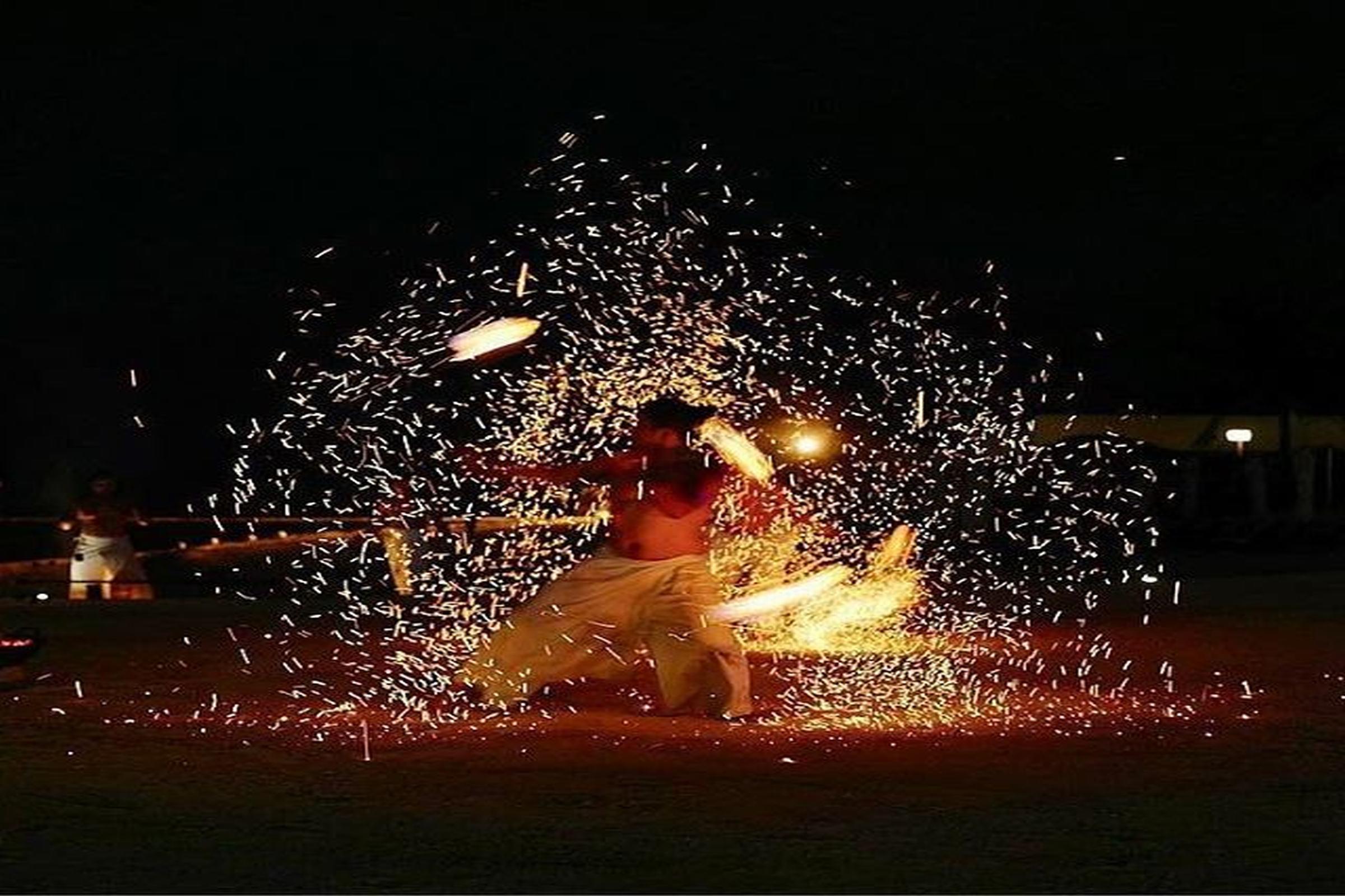 Crimson And Boracay 5* Yapak