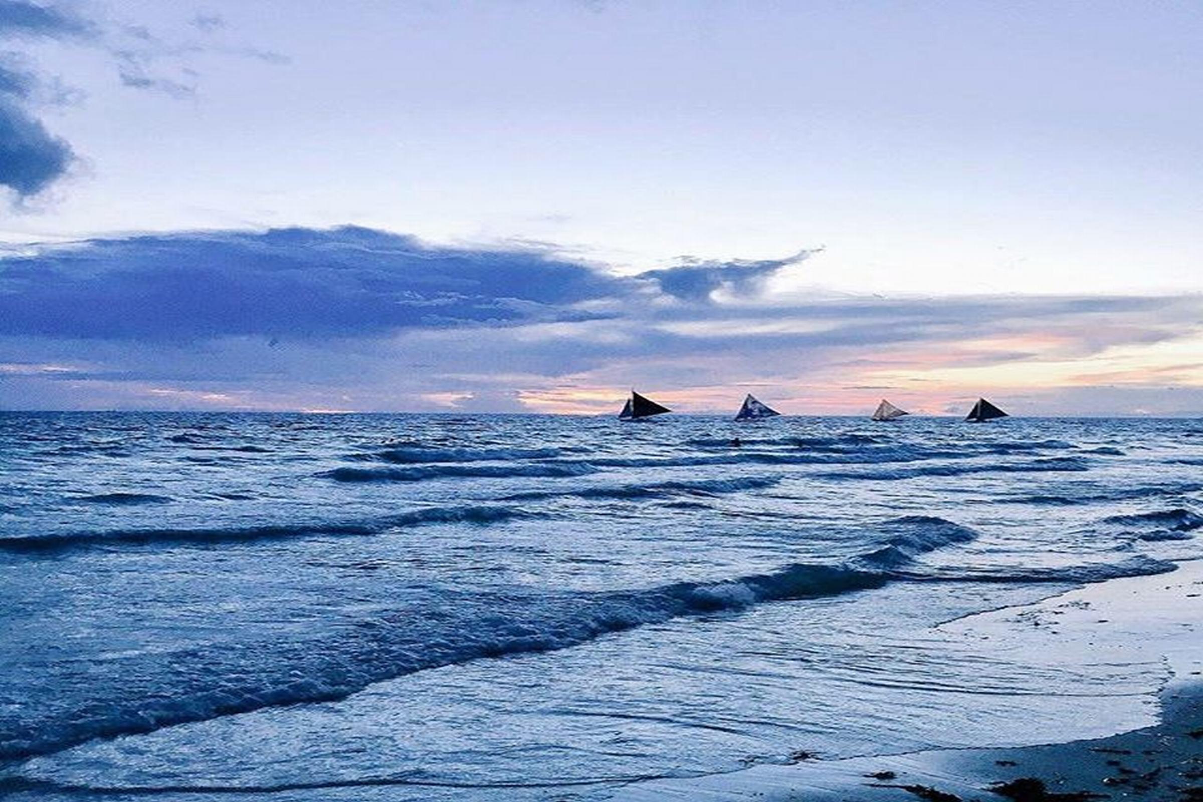 Resort Crimson And Boracay Yapak