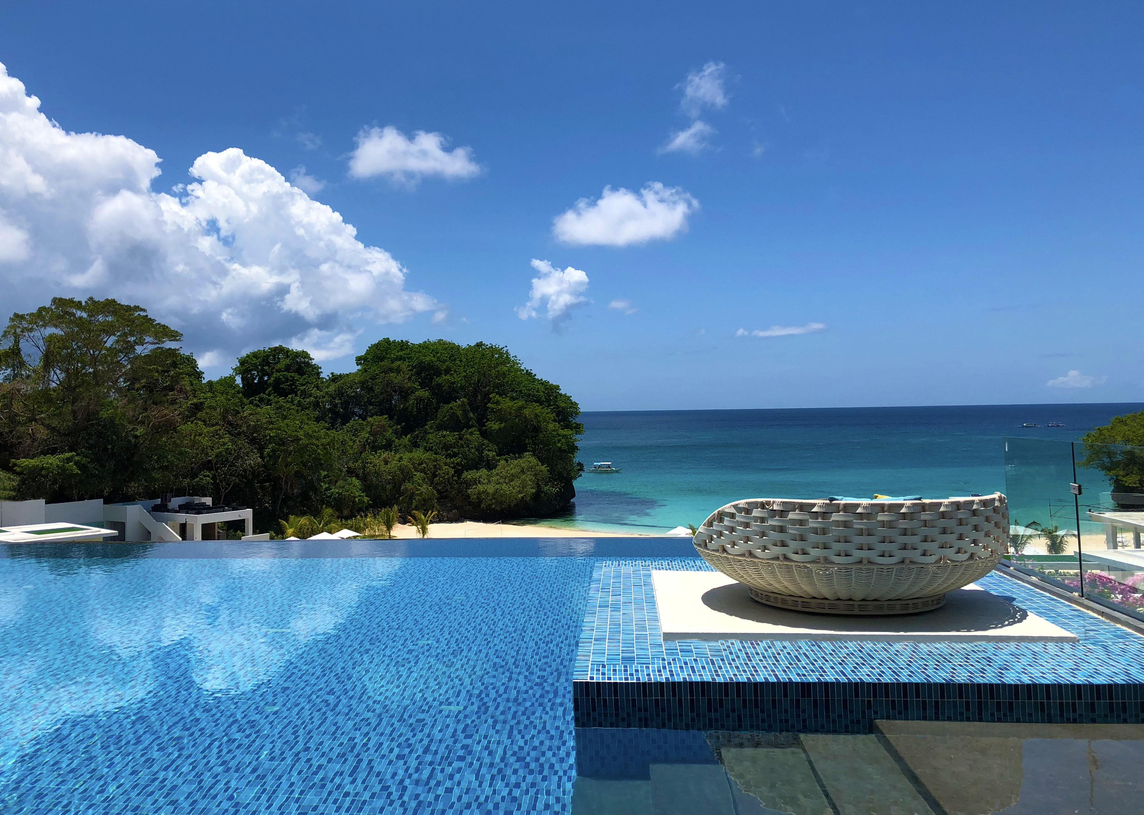 Crimson And Boracay Resort 5*