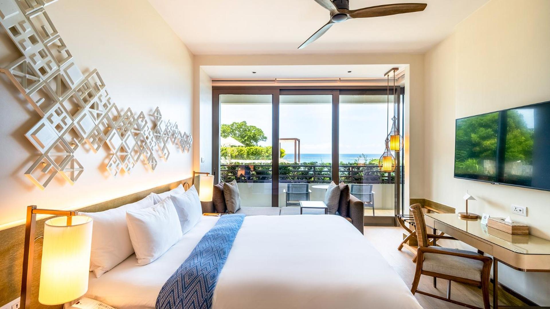 Crimson And Boracay 5* Yapak