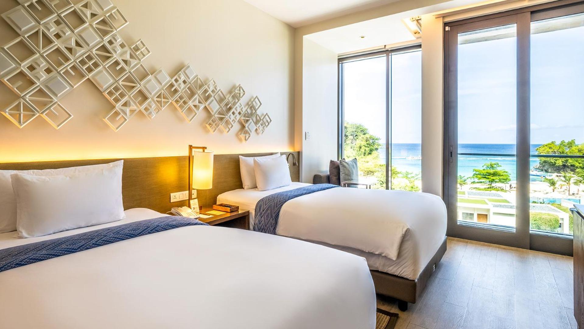 Resort Crimson And Boracay
