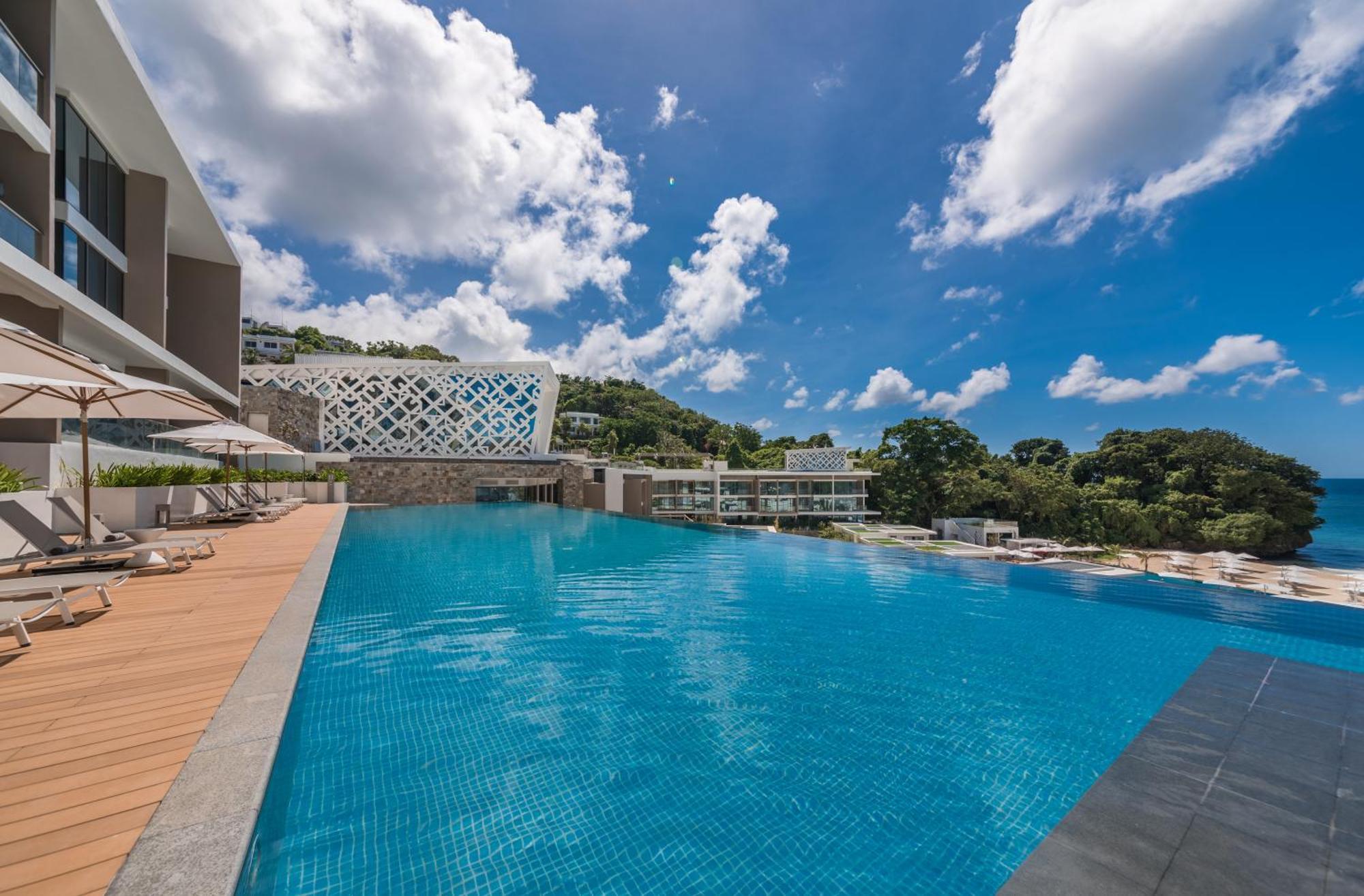 Crimson And Boracay 5* Yapak