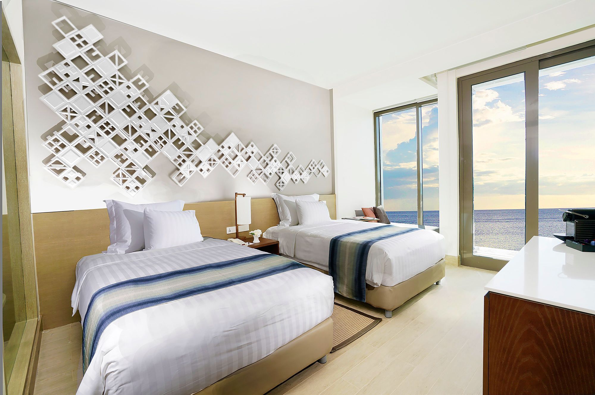 Crimson And Boracay 5* Yapak